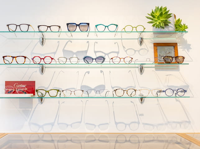 glasses put on shelves